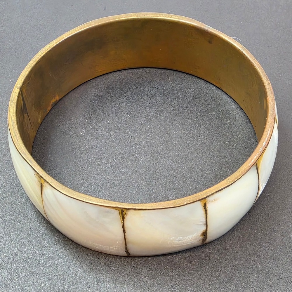 Bangle Bracelet 8" Cream Mother of‎ Pearl Inlay Brass India, Vintage